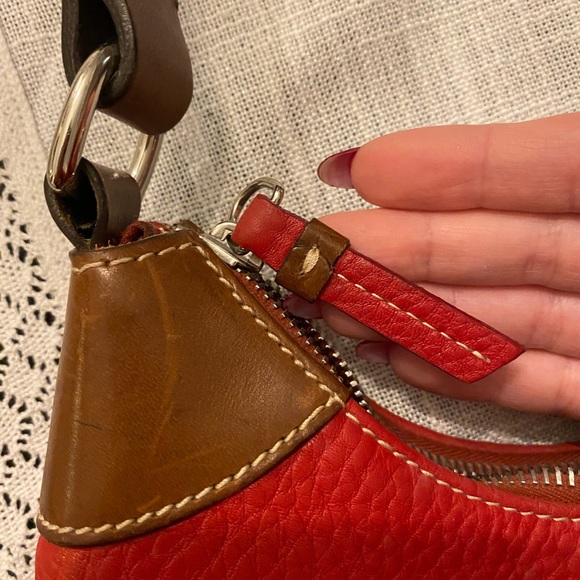 Vintage Dooney & Bourke Red leather shoulder bag with keychain - Picture 9 of 9